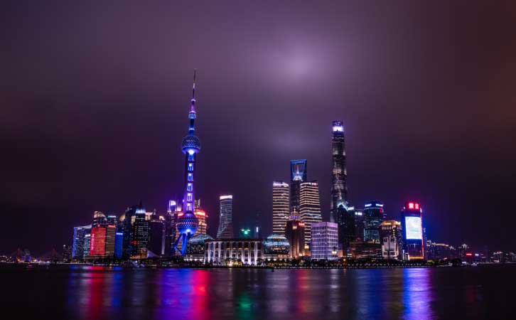 上海21世纪大厦：璀璨现代地标，矗立陆家嘴